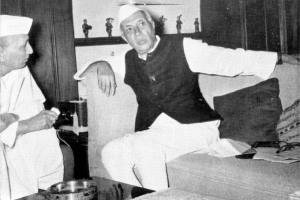 Ram Narayan Chaudharyi (L) engrossed in a conversation with Prime Minister Jawaharlal Nehru (R)